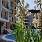 Golden Dreams Apartment *