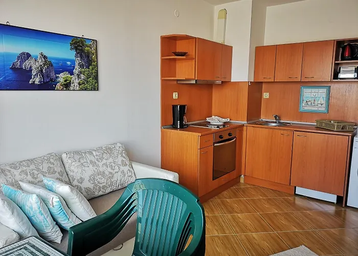 Golden Dreams Apartment *