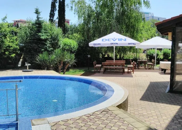 Golden Dreams Apartment *